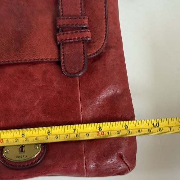 Fossil genuine reddish leather distressed crossbody purse zip close front pocket - Picture 15 of 16